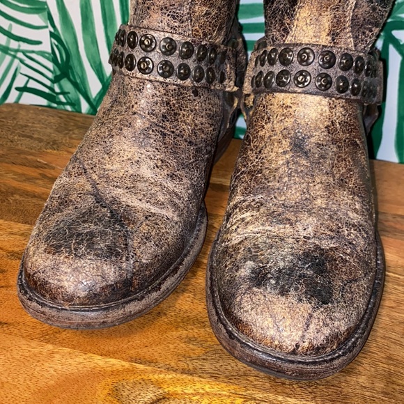 Frye Phillip Studded Harness Boots Distressed Leather 76492 5.5B - Picture 3 of 10